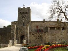 À 2h de Toulouse, ce village fortifié du Gers, la « Carcassonne gersoise », offre un panorama spectaculaire et moins de foule
